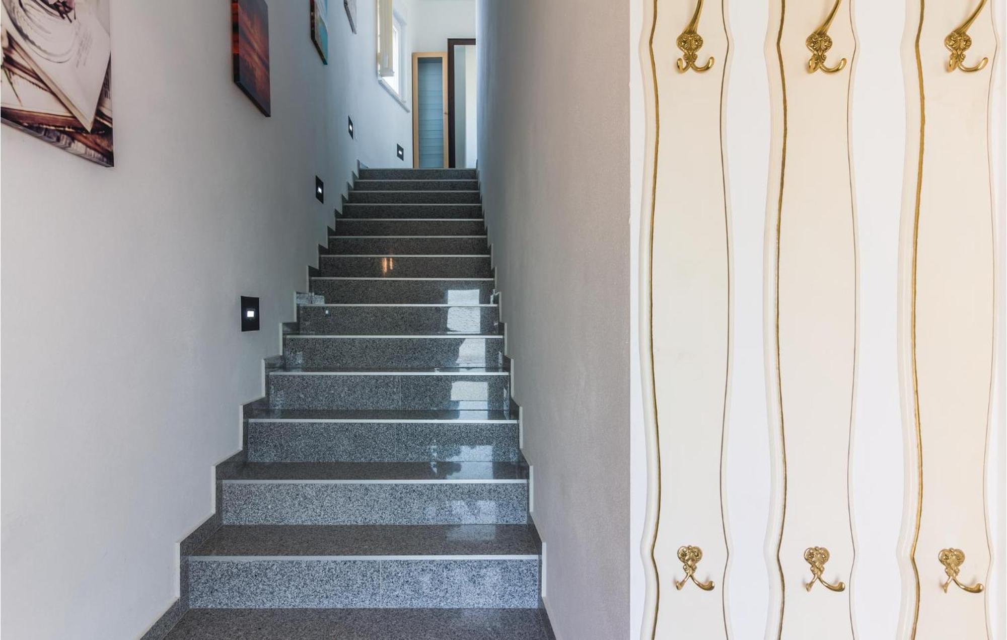 Stunning Apartment In Fazana With House Sea View Kültér fotó