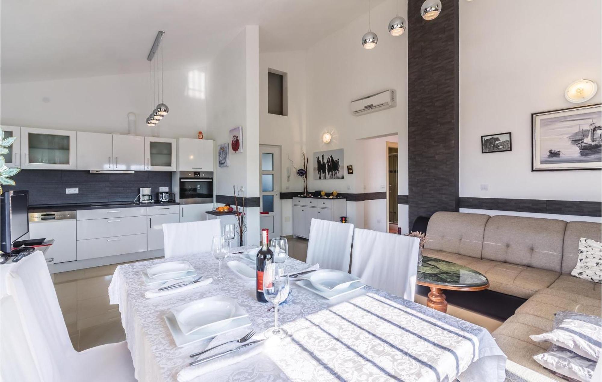 Stunning Apartment In Fazana With House Sea View Kültér fotó
