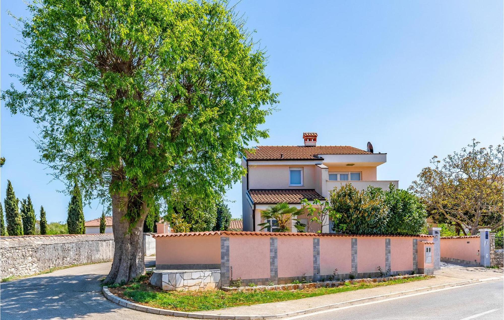 Stunning Apartment In Fazana With House Sea View Kültér fotó