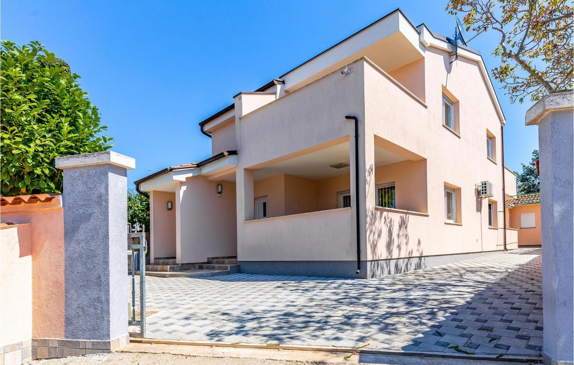 Stunning Apartment In Fazana With House Sea View Kültér fotó