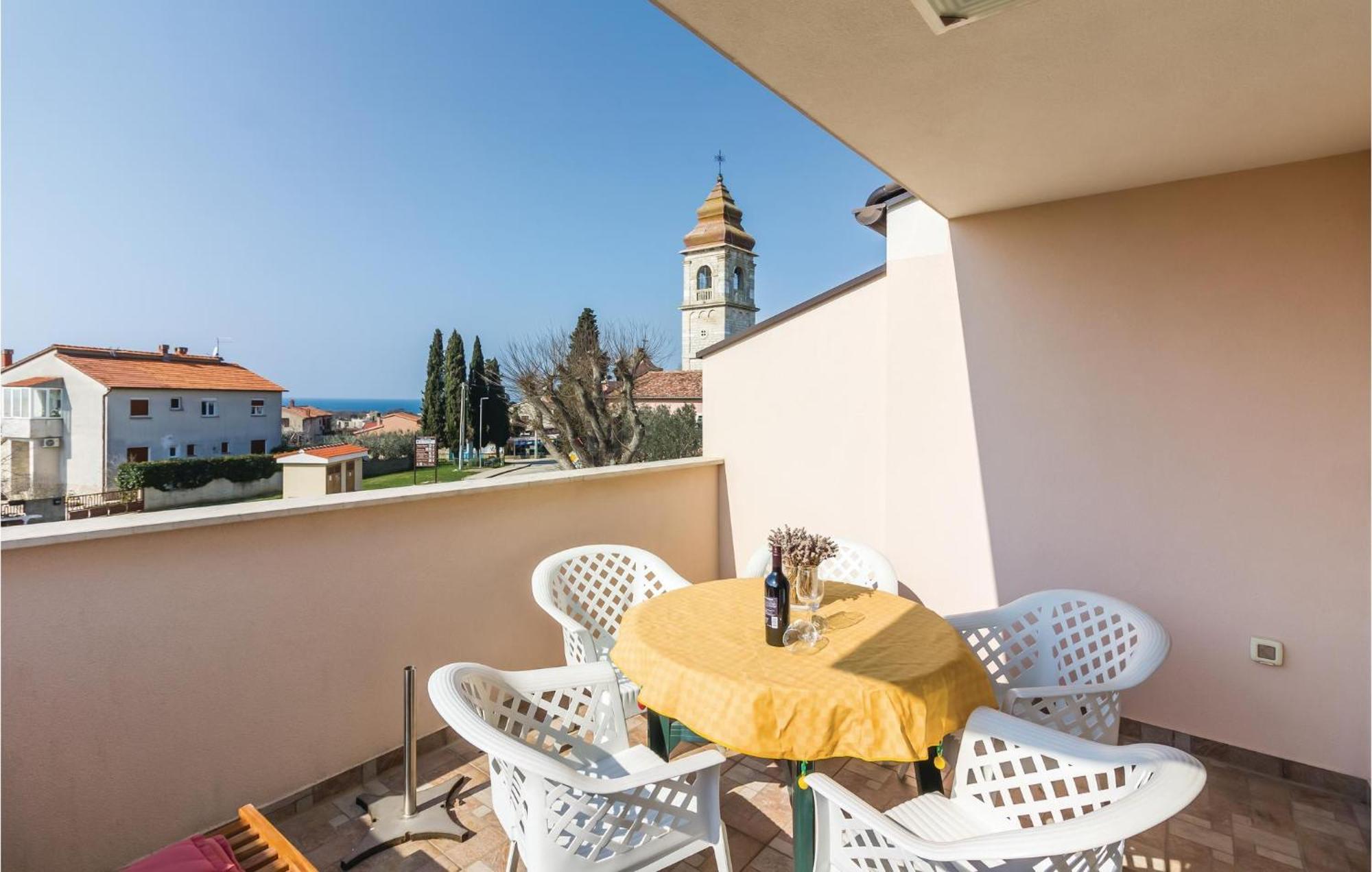 Stunning Apartment In Fazana With House Sea View Kültér fotó